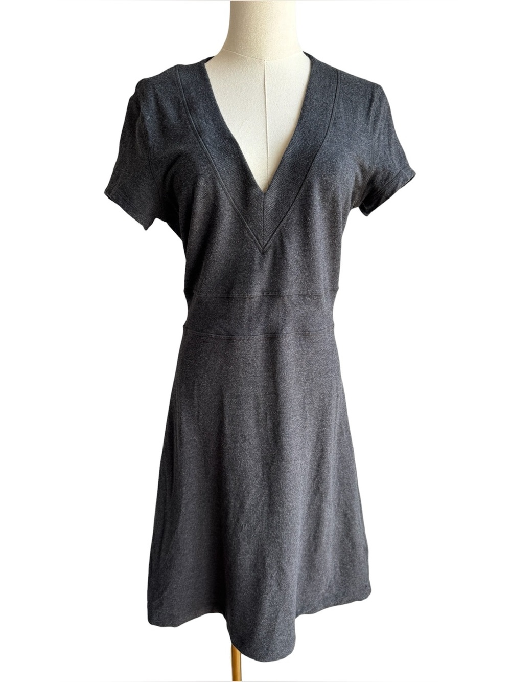 Lululemon Stretchy Athletic Dress Sz M Grey V-neck Short Sleeve Knee Length